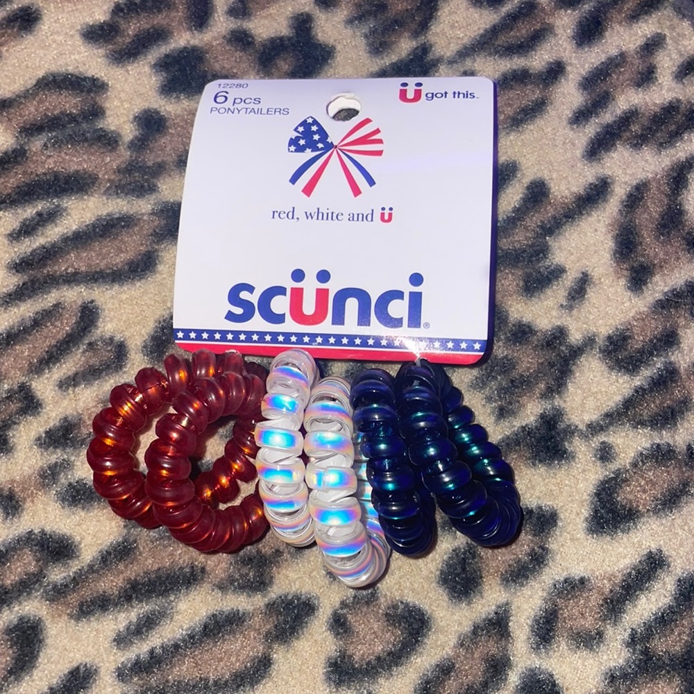 6 Piece Scünci 4th of July Ponytailers❤️🤍💙